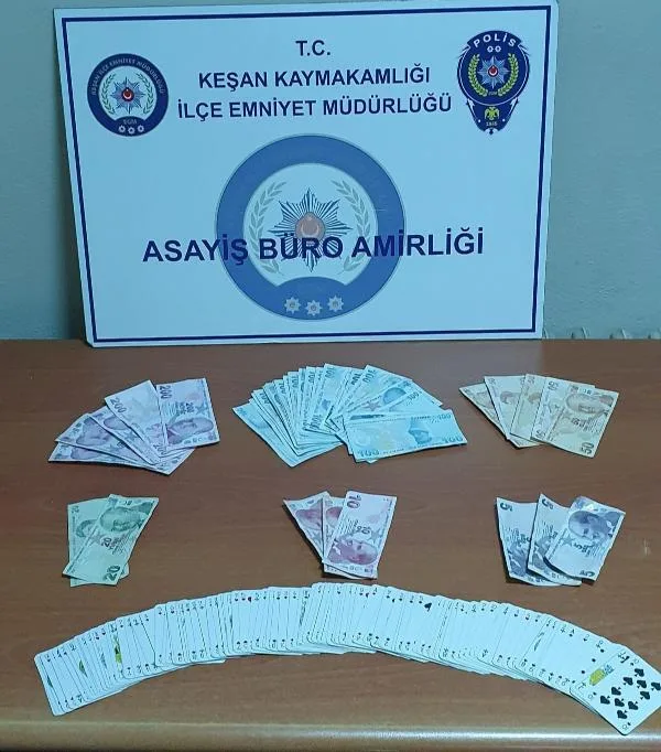 Edirne’de kumar oynarken yakalanan 3 kişiye 12 bin 165 lira ceza