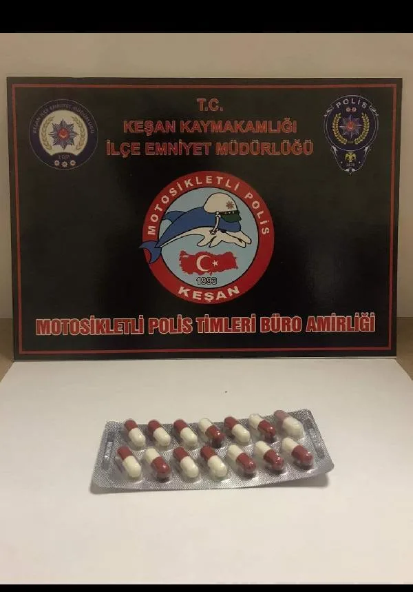 Edirne’de üzerlerinde uyuşturucu ele geçirilen 4 kişiye gözaltı