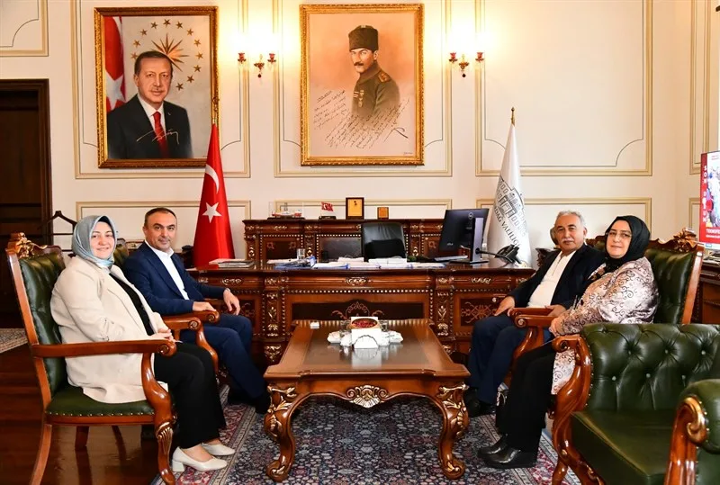 Emekli Vali Mustafa Büyük Vali Soytürk’ü Ziyaret Etti Emekli Vali Mustafa Büyük Vali Soytürk’ü Ziyaret Etti