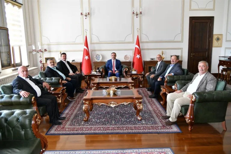 Karapürçek ve Akyazı Belediye Başkanları Vali Soytürk’ü Ziyaret Etti