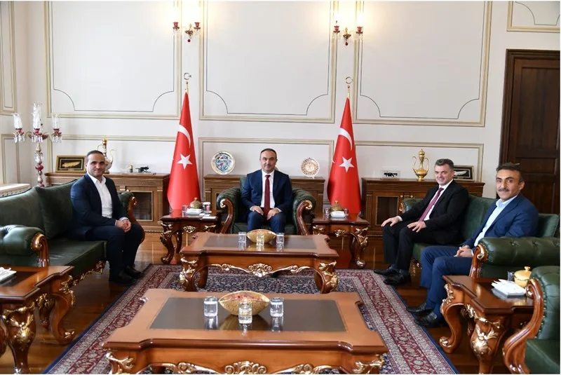 Karasu Belediye Başkanı Vali Soytürk’ü Ziyaret Etti Karasu Belediye Başkanı Vali Soytürk’ü Ziyaret Etti