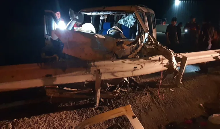 Şerit İhaleli Kazaya Neden Oldu: 1 Ölü, 1 Yaralı! Saniye Saniye Görüntülendi!