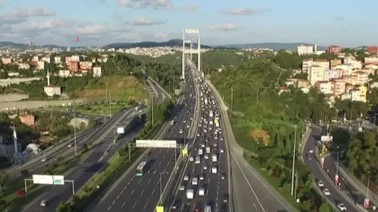 Köprü ve otoyol geçişlerine zam ertelendi | Ekonomi