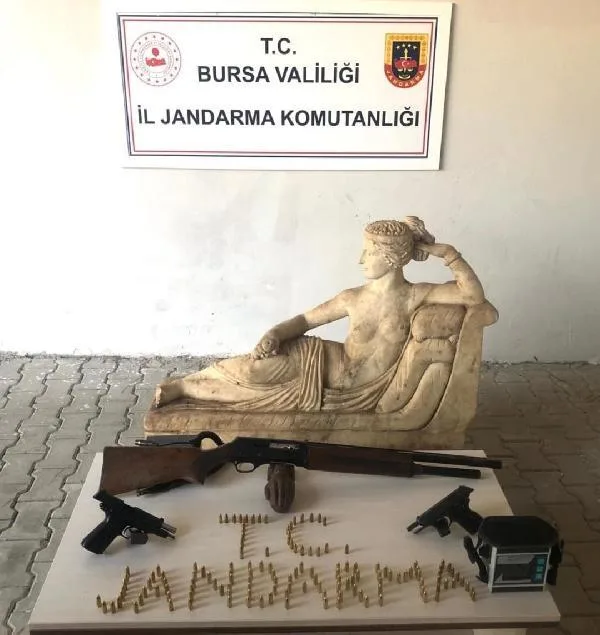Roma Dönemi’ne ait 3 bin yıllık heykel ele geçirildi; 3 gözaltı | Bursa
