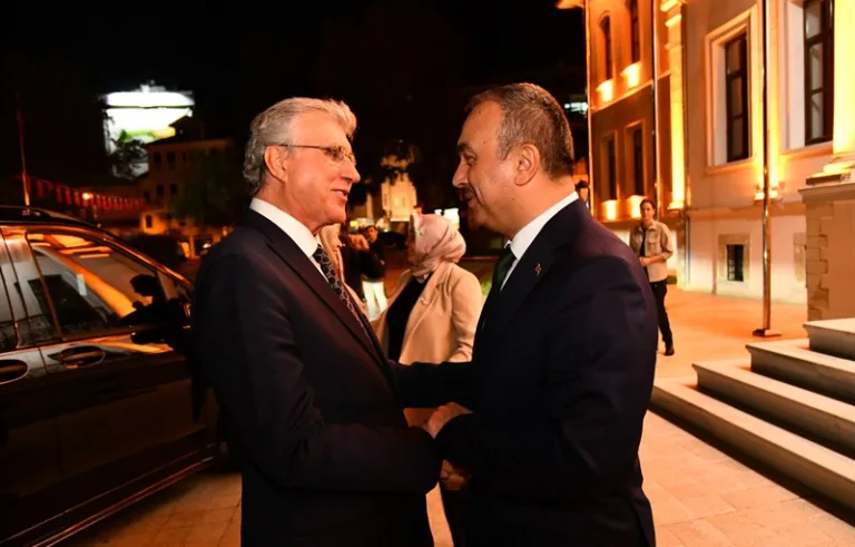 Sakarya Büyükşehir Belediye Başkanı Yüce Vali Soytürk’ü Ziyaret Etti