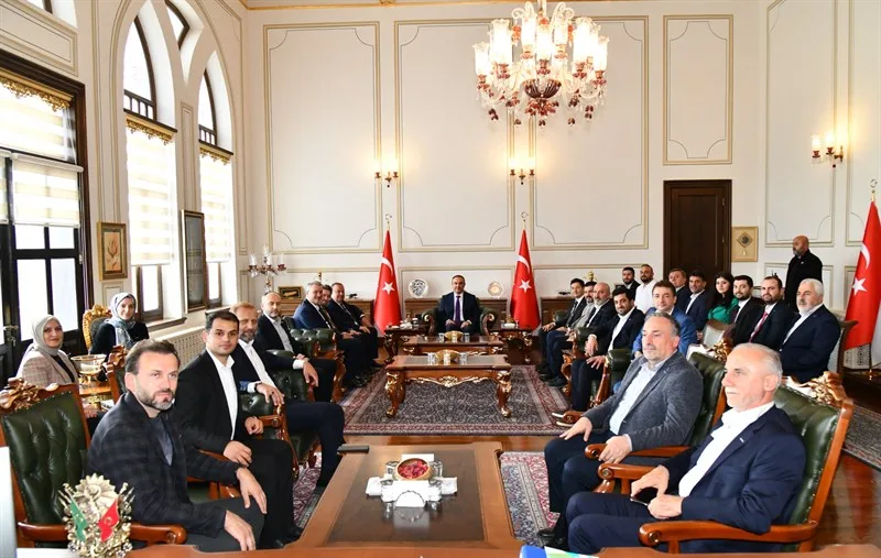 Sakarya MÜSİAD Başkanı Filizfidanoğlu ve Beraberindeki Heyet Vali Soytürk’ü Ziyaret Etti_651ca205ba8c4.jpeg