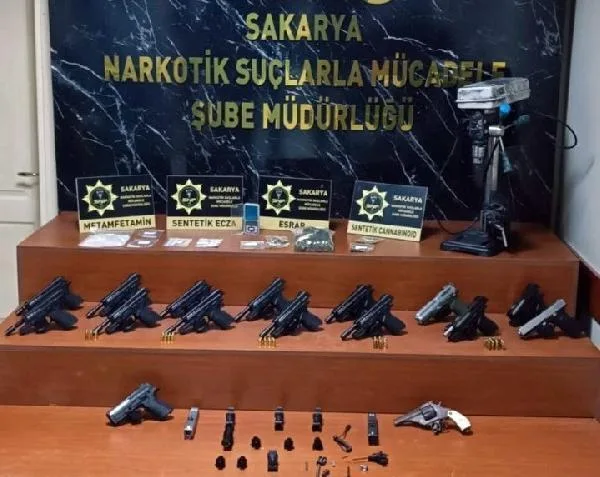 Sakarya’da uyuşturucu ve silah kaçakçılığı operasyonunda 4 gözaltı | Sakarya