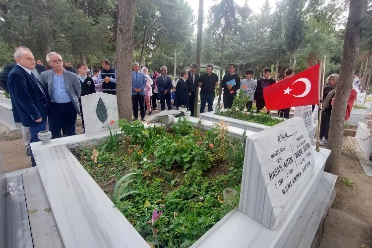 Şehit öğretmen Neşe ile Babası Mezarı Başında Anıldı