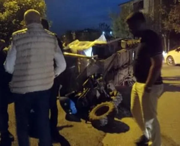 Tarım aracı devrildi: 8 yaralı | Sakarya