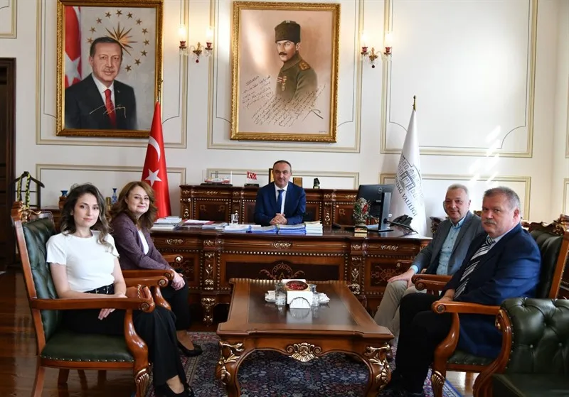 Tekirdağ Tabip Odası Başkanı Özcan ve Oda Üyeleri Vali Soytürk’ü Ziyaret Etti Tekirdağ Tabip Odası Başkanı Özcan ve Oda Üyeleri Vali Soytürk’ü Ziyaret Etti