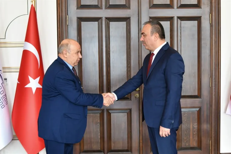 Tekirdağ Türk Halk Müziği Müziği Sevenler Derneği Başkanı Acat ve Dernek Üyeleri Vali Soytürk’ü Ziyaret Etti