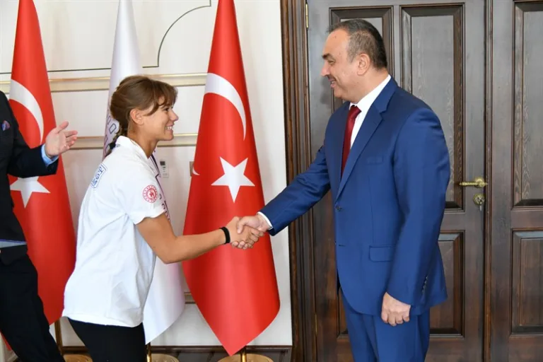 Tekirdağ Yelken Spor Kulübü Yönetici ve Sporcuları Vali Soytürk’ü Ziyaret Etti