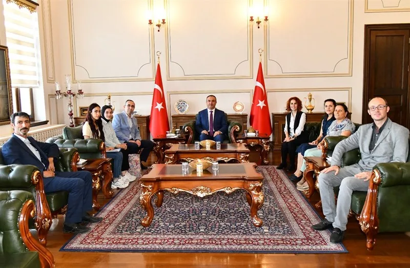 Trakya Çölyak Sağlıklı Yaşam Derneği Başkan ve Üyelerinden Vali Soytürk’e Ziyaret Trakya Çölyak Sağlıklı Yaşam Derneği Başkan ve Üyelerinden Vali Soytürk’e Ziyaret