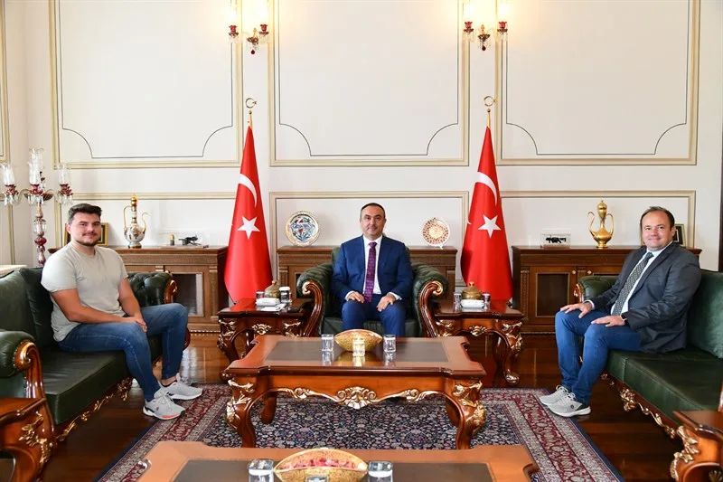 TRT İl Temsilcisi Levent Silistre Vali Recep Soytürk’ü Ziyaret Etti TRT İl Temsilcisi Levent Silistre Vali Recep Soytürk’ü Ziyaret Etti