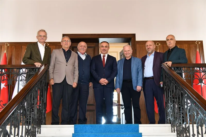 Vali-Mülkiye Başmüfettişleri ve Emekli Valiler Vali Soytürk’ü Ziyaret Etti Vali-Mülkiye Başmüfettişleri ve Emekli Valiler Vali Soytürk’ü Ziyaret Etti