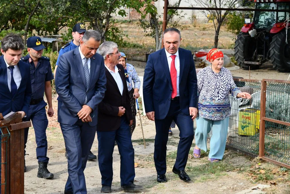 Vali Soytürk ve Eşi Nurdan Soytürk Yaşlı Vatandaşımız Hafize Sezer’i Ziyaret Etti Vali Soytürk ve Eşi Nurdan Soytürk Yaşlı Vatandaşımız Hafize Sezer’i Ziyaret Etti