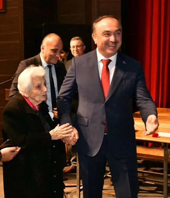 24 Kasım 1927’de Doğan Emekli Öğretmen Bahriye Adalı Doğum Günü Kutlandı