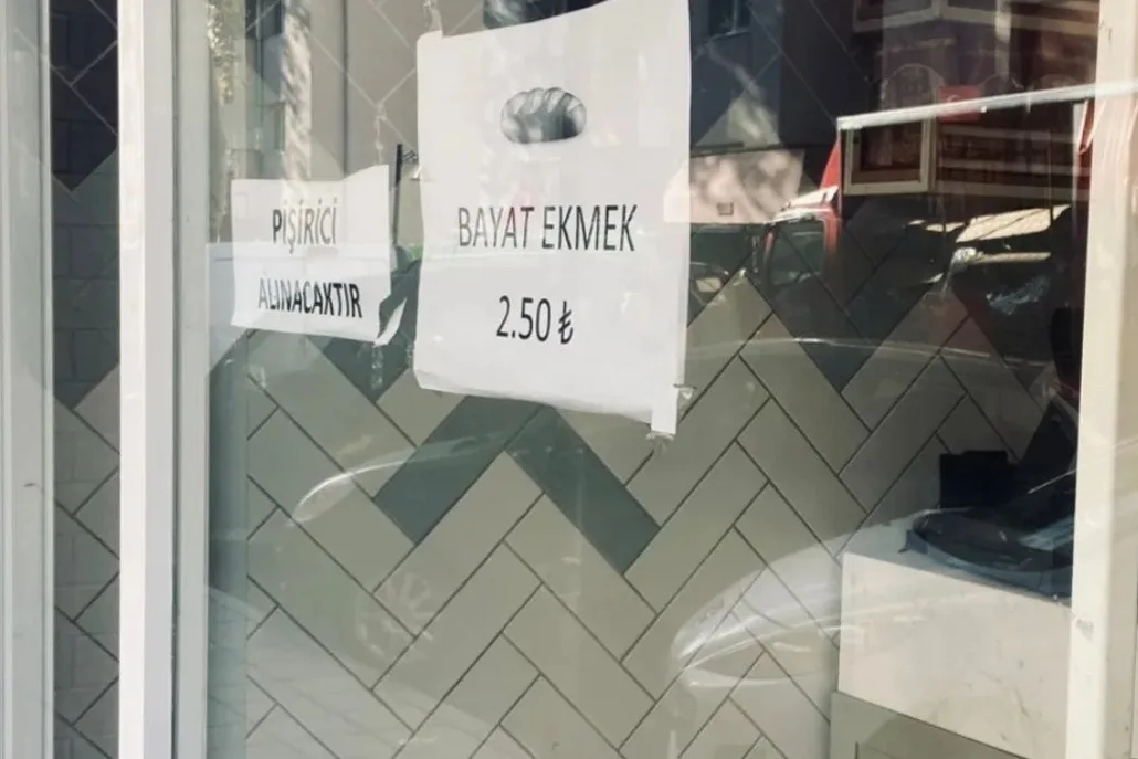 Bayat Ekmek 2,5 TL: Halk Bayat Ekmeğe Yöneldi! Bayat Ekmek 2,5 TL: Halk Bayat Ekmeğe Yöneldi!