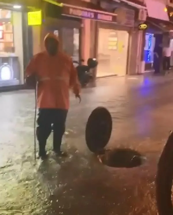 Çanakkale’de sağanak; cadde ve sokaklar suyla doldu | Çanakkale