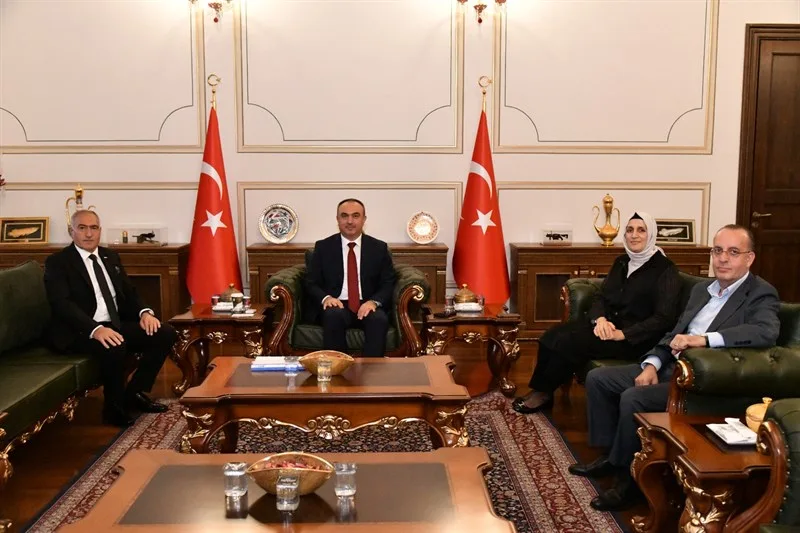 Çerkezköy Kızılay Şube Başkanı Karaca ve Eski Vekil Doğan Vali Soytürk’ü Ziyaret Etti Çerkezköy Kızılay Şube Başkanı Karaca ve Eski Vekil Doğan Vali Soytürk’ü Ziyaret Etti