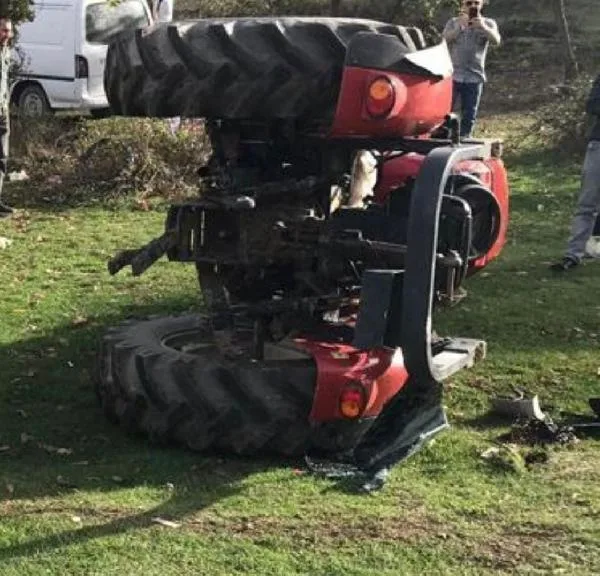 Kontrolden çıkan traktör, park halindeki hafif ticari araca çarptı: 1 yaralı | Bursa