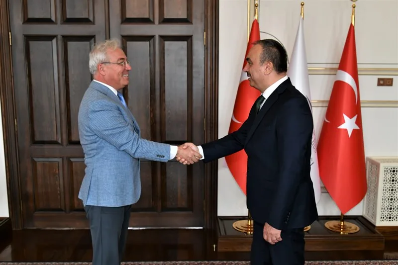 Tıp Fakültesi Dekanı Gültekin Vali Soytürk’ü Ziyaret Etti Tıp Fakültesi Dekanı Gültekin Vali Soytürk’ü Ziyaret Etti