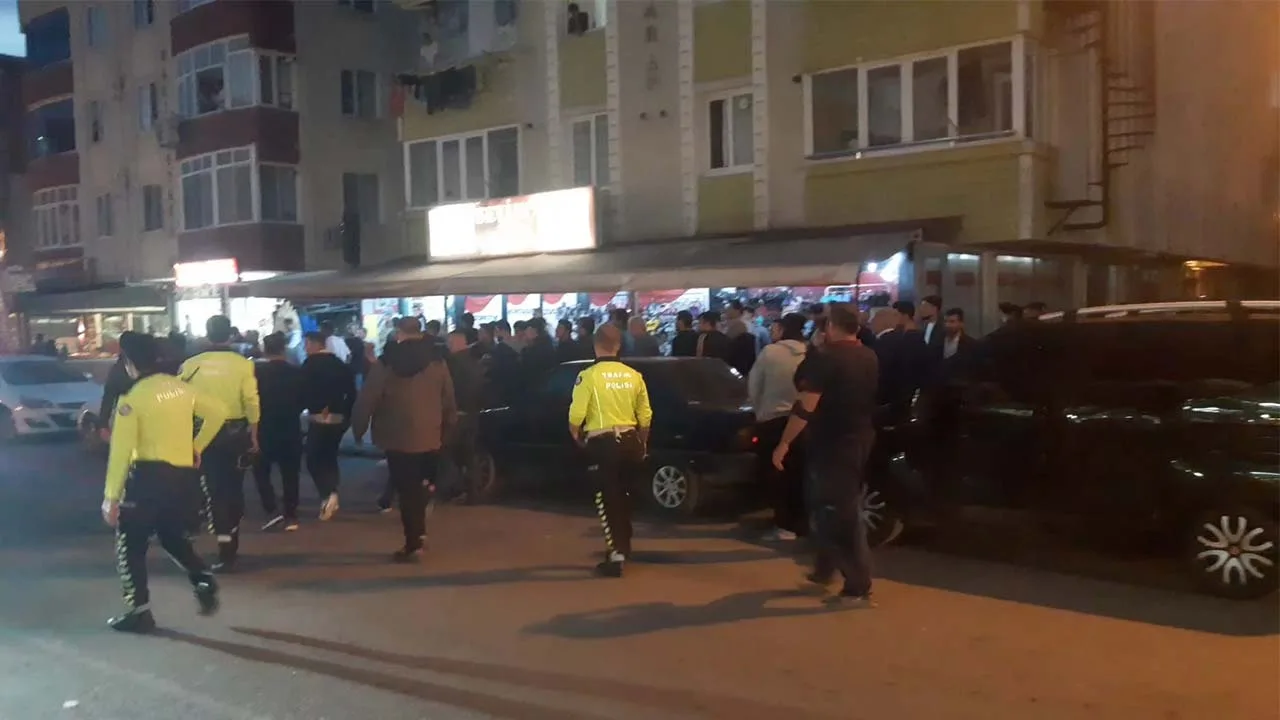 Ortalık Savaş Alanına Döndü: Polis Ekipleri Müdahale Etti! Ortalık Savaş Alanına Döndü: Polis Ekipleri Müdahale Etti!