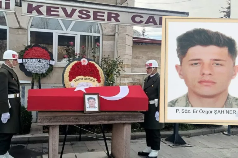 Er Özgür Şahiner Memleketinde Toprağa Verildi