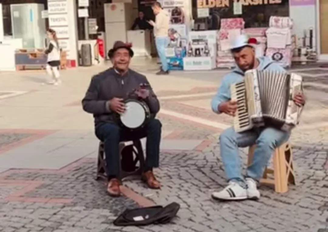 Enerji Şarkısına Roman Havası ”Oldun Dilenci ” Enerji Şarkısına Roman Havası ”Oldun Dilenci ”