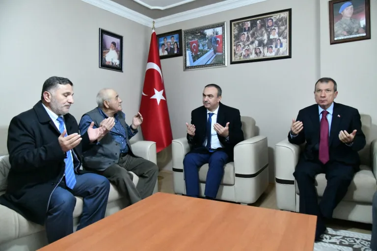 Vali Soytürk Şehit Ailesini Ziyaret Etti