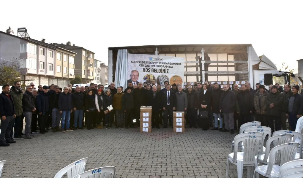 MURATLI’DA ARI ÜRETİCİLERİNE ARI KEKİ DAĞITIMI YAPILDI MURATLI’DA ARI ÜRETİCİLERİNE ARI KEKİ DAĞITIMI YAPILDI