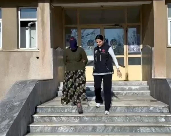 Üvey Oğluna Uyuşturucu Sattıran Kadın Tutuklandı!