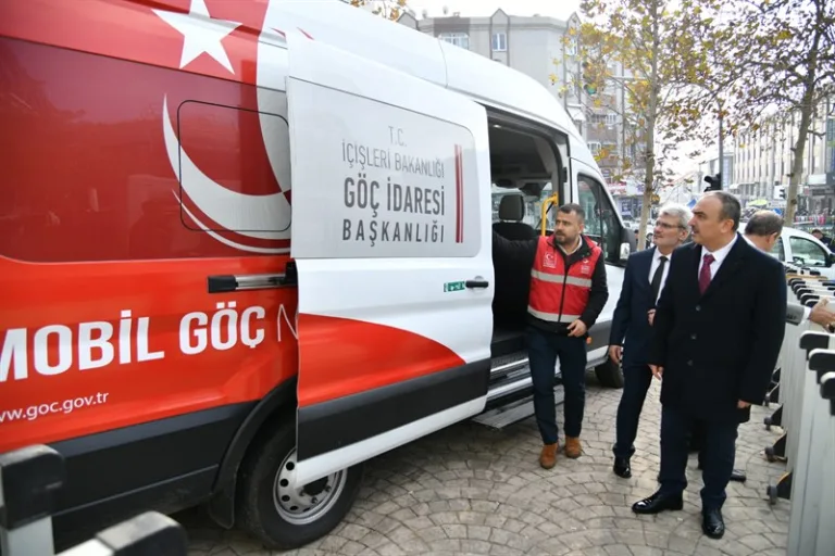 Vali Soytürk Mobil Göç Noktası Aracı’nı Ziyaret Etti
