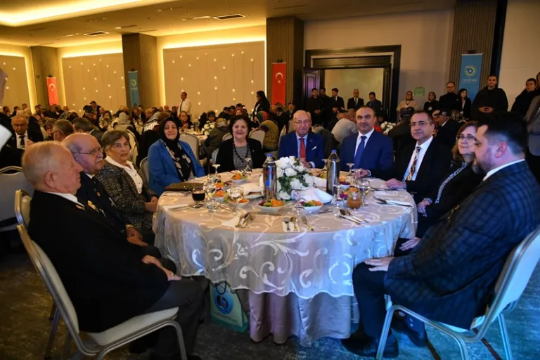 Vali Soytürk ve Eşi Nurdan Soytürk Gaziler ve Gazi Aileleri Onuruna Düzenlenen Yemek Programına Katıldı
