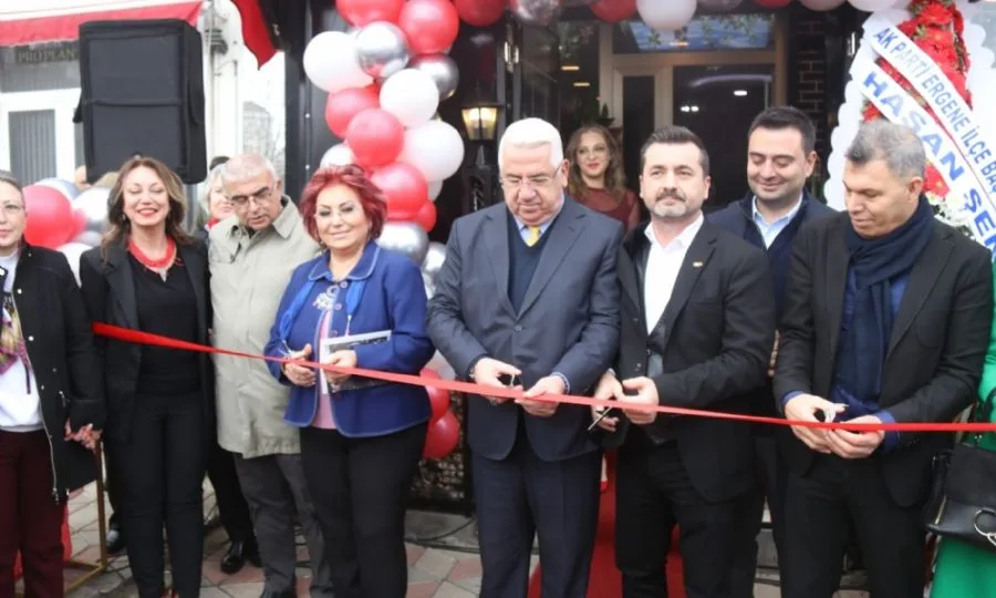 Başkan Yüksel Lotus Kafe’nin Açılışına Katıldı Başkan Yüksel Lotus Kafe’nin Açılışına Katıldı
