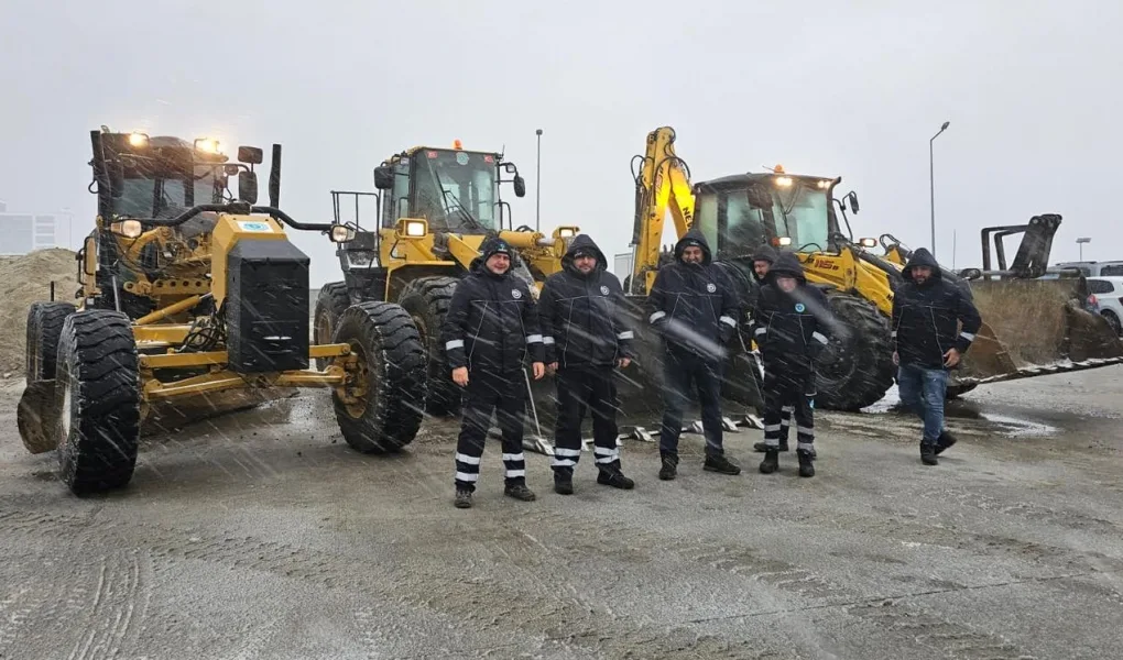 Büyükşehir Olumsuz Hava Koşullarına Karşı Vatandaşlarımızın Yanında Büyükşehir Olumsuz Hava Koşullarına Karşı Vatandaşlarımızın Yanında