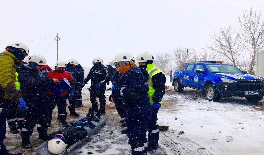 Gönüllü Arama Kurtarma Yardım Ekipleri Eğitimlerini Başarıyla Tamamladı Gönüllü Arama Kurtarma Yardım Ekipleri Eğitimlerini Başarıyla Tamamladı