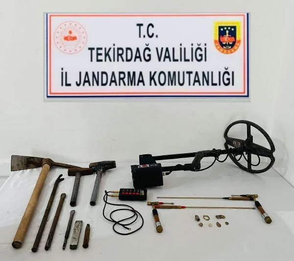 Tarihi obje ve kazı malzemeleri ele geçirildi; 4 gözaltı