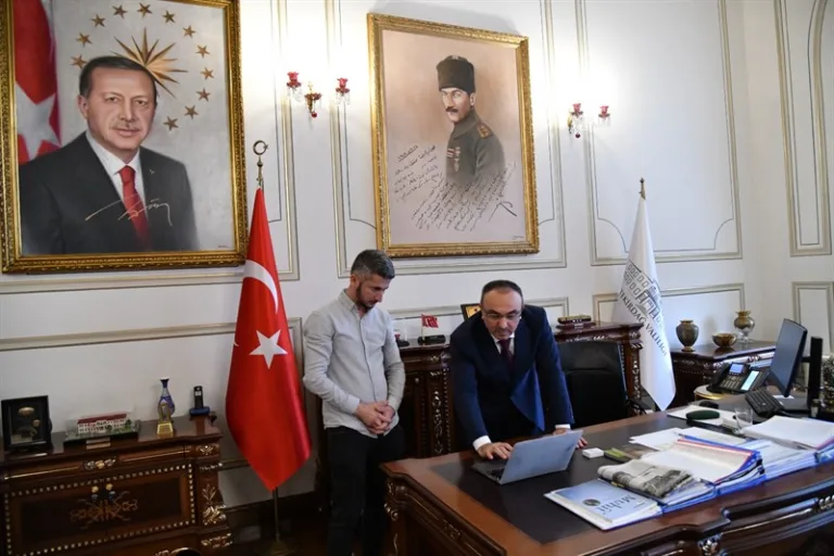 Vali Soytürk Anadolu Ajansı’nın (AA) “Yılın Kareleri 2023” Oylamasına Katıldı