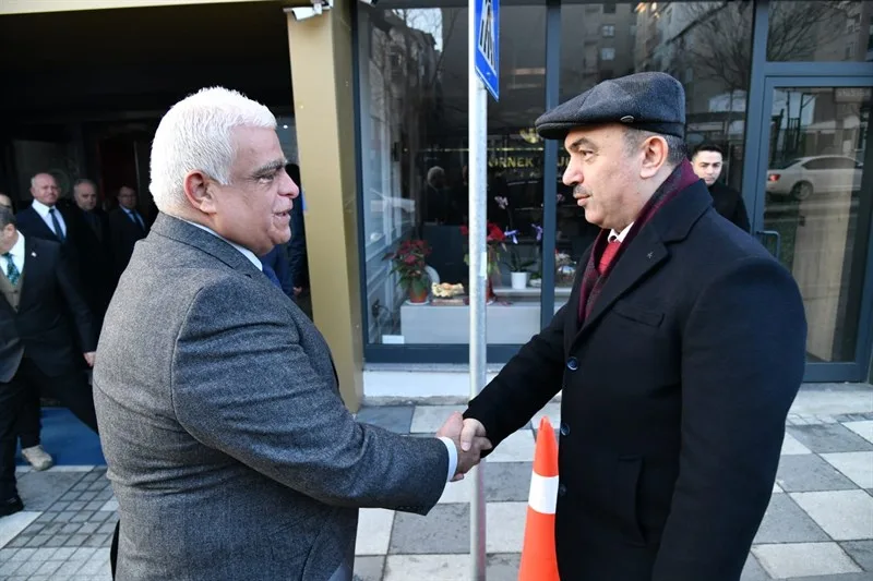 Vali Soytürk Batı Marmara Gümrük ve Ticaret Bölge Müdürlüğünü Ziyaret Etti Vali Soytürk Batı Marmara Gümrük ve Ticaret Bölge Müdürlüğünü Ziyaret Etti