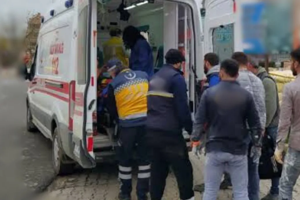 Babasıyla Kavga Eden İşçiyi Bıçakladı! Babasıyla Kavga Eden İşçiyi Bıçakladı!