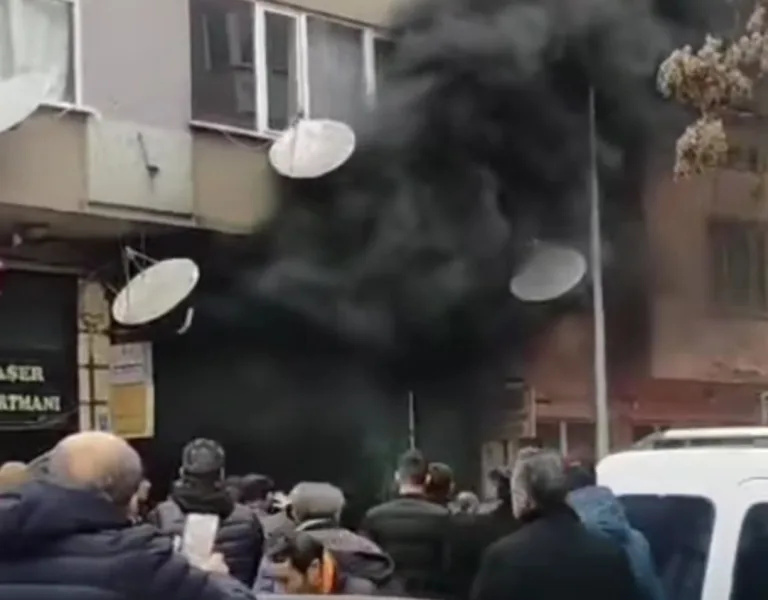 Çıkan Yangında Dükkan Kullanılamaz Hale Geldi