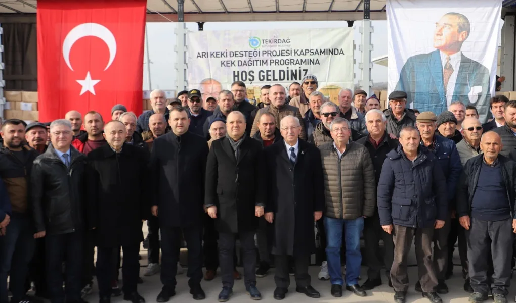 BÜYÜKŞEHİR, ÜRETİCİLERE ARI KEKİ DESTEĞİNE DEVAM EDİYOR BÜYÜKŞEHİR, ÜRETİCİLERE ARI KEKİ DESTEĞİNE DEVAM EDİYOR