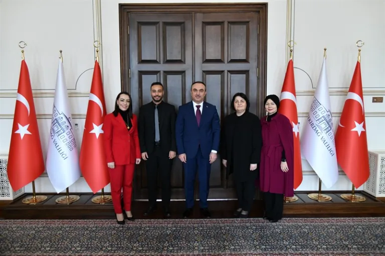 Dr. Sadık Ahmet’in Eşi Işık Ahmet Vali Soytürk’ü Makamında Ziyaret Etti