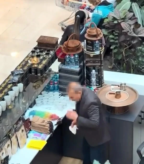 Edirne’de işletmecinin fincanları tükürerek temizlediği anlar, kamerada
