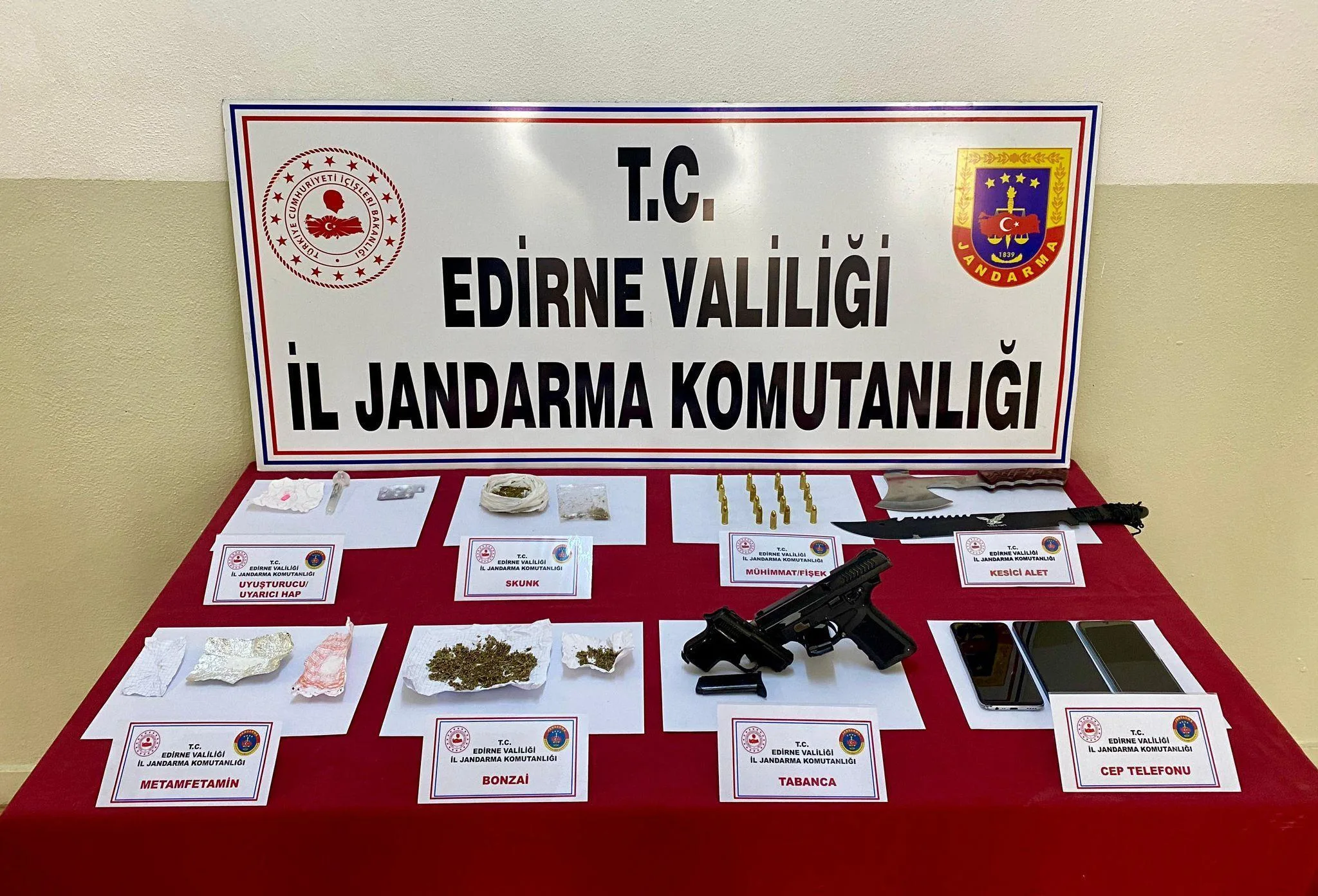 EDİRNE’de organize suç örgütüne operasyon: 18 gözaltı EDİRNE’de organize suç örgütüne operasyon: 18 gözaltı