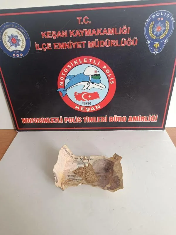 Edirne’de uyuşturucuyla yakalanan 3 şüpheliye gözaltı Edirne’de uyuşturucuyla yakalanan 3 şüpheliye gözaltı