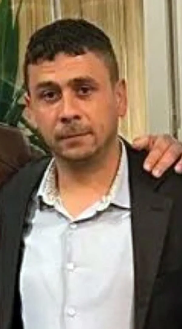 Eşi ve kayınpederini silahla yaralayıp, intihara kalkışan koca hayatını kaybetti Eşi ve kayınpederini silahla yaralayıp, intihara kalkışan koca hayatını kaybetti