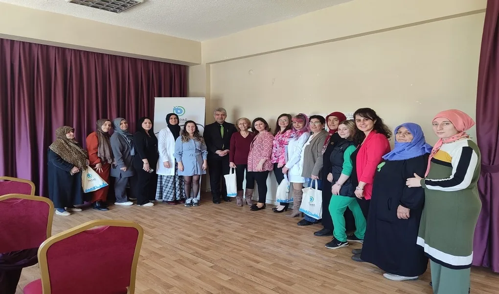 KADIN ÇALIŞMALARI ATÖLYESİNDE BELGE TÖRENİ GERÇEKLEŞTİRİLDİ KADIN ÇALIŞMALARI ATÖLYESİNDE BELGE TÖRENİ GERÇEKLEŞTİRİLDİ