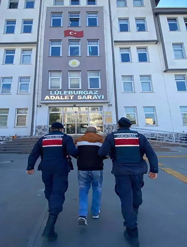 Kırklareli’de kesinleşmiş 29 yıl hapis cezası bulunan firari hükümlü tutuklandı Kırklareli’de kesinleşmiş 29 yıl hapis cezası bulunan firari hükümlü tutuklandı
